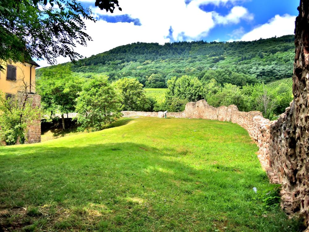 Châtenois - Esplanade between the first and second fortified walls (© J.E)