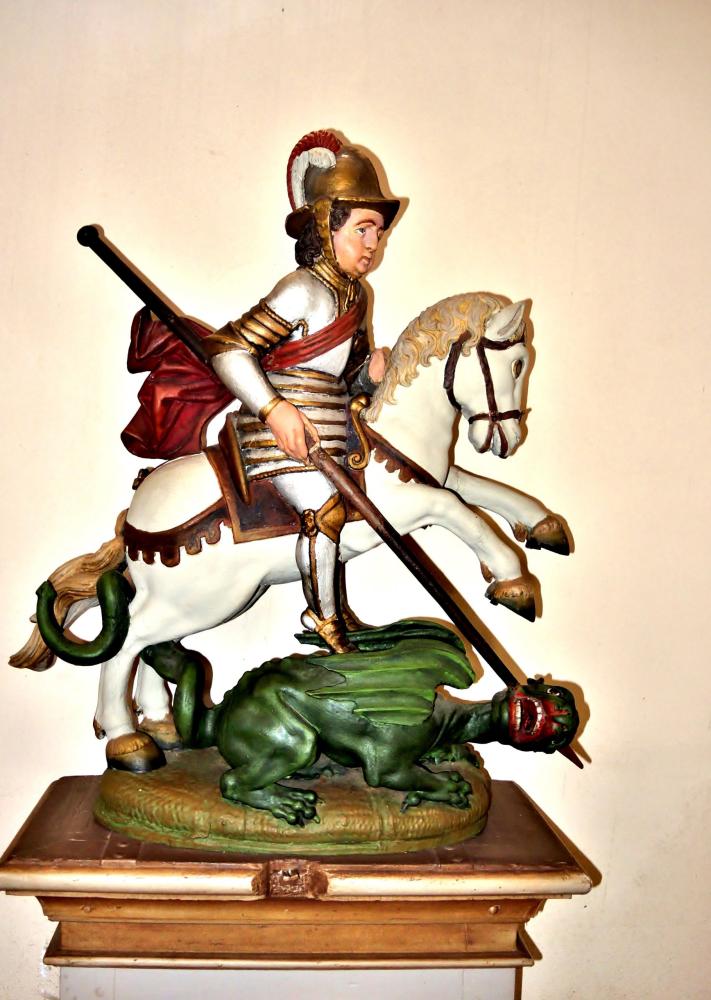 Châtenois - Statuette of Saint George, in the church (© J.E)