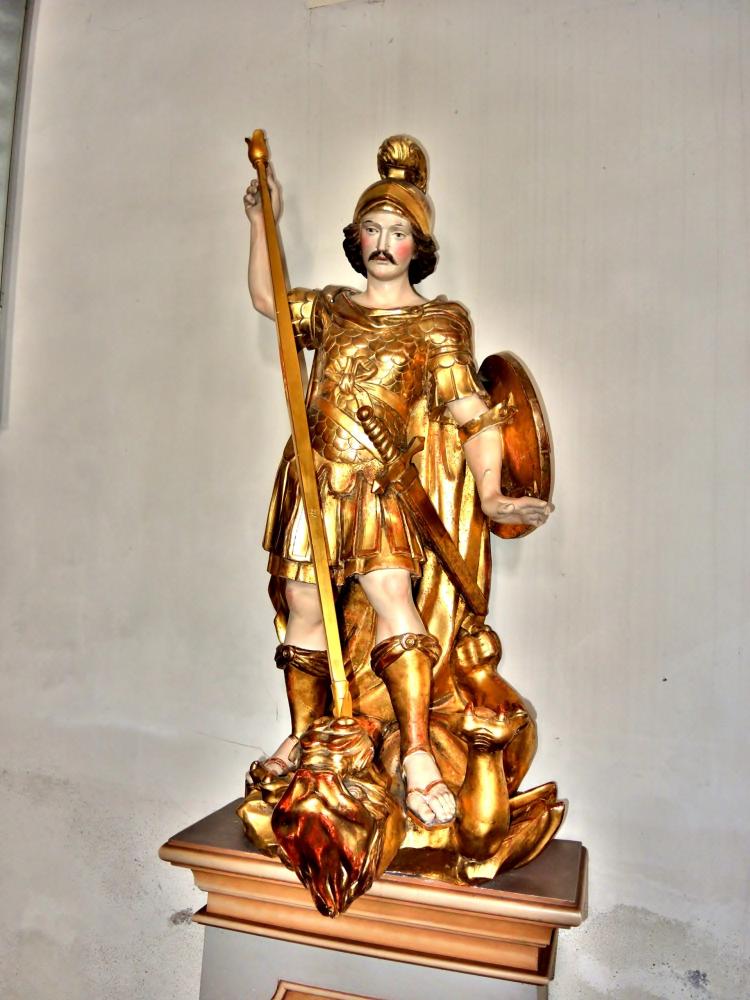 Châtenois - Statuette of Saint George, in the church (© J.E)