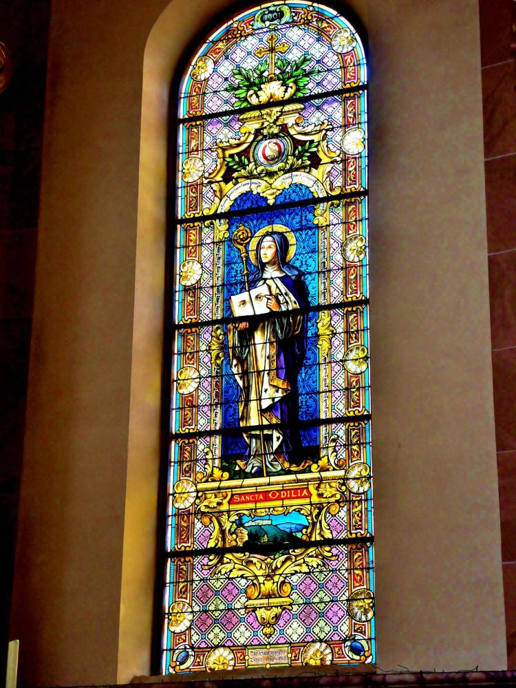 Châtenois - Stained glass window of the church (© J.E)