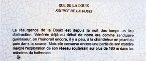 Información sobre la fuente del Douix (© Jean Espirat)