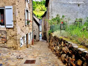 Sloping alley (© Jean Espirat)