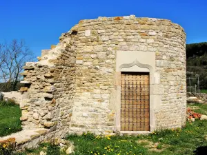 Porte dans une tour de la partie logis du château (© J.E)