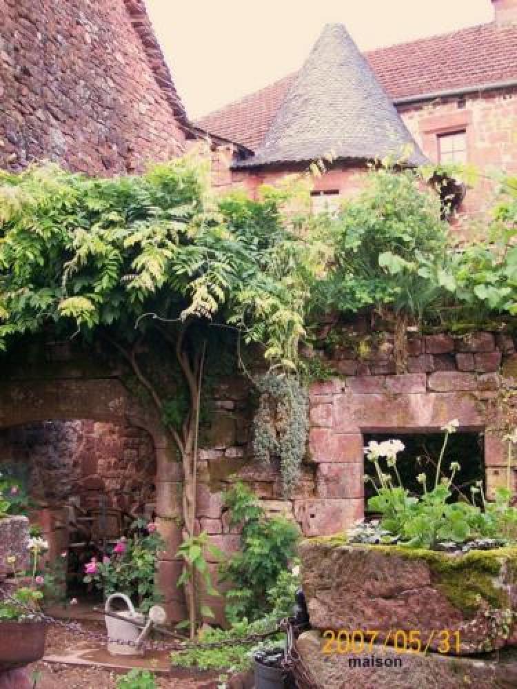 Collonges-la-Rouge - Street Village