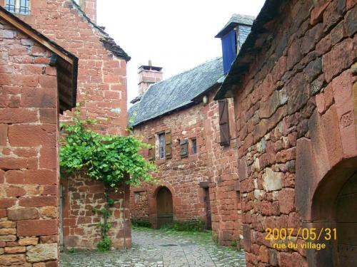 Collonges-la-Rouge - Straße im Dorf