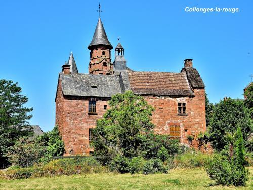 Collonges-la-Rouge - Turm der Kirche den Boden des Dorfes ( © Jean Espirat ) sah