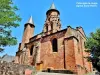 Collonges-la-Rouge - L'église, vue de la rue de la Garde (© Jean Espirat)