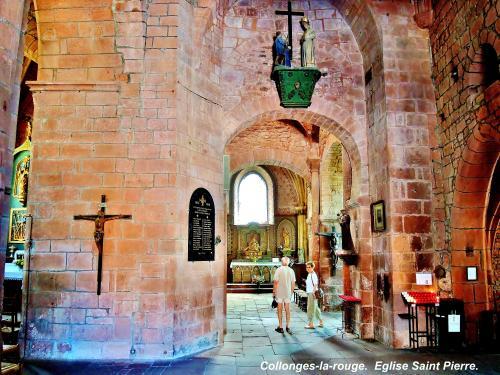 Collonges-la-Rouge - Altarbild der Kirche (© Jean Espirat )