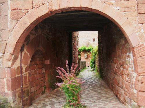 Collonges-la-Rouge - gewölbte Passage