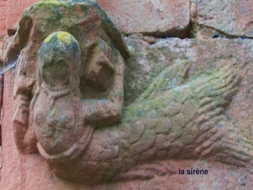 Collonges-la-Rouge - Meerjungfrau- Skulptur