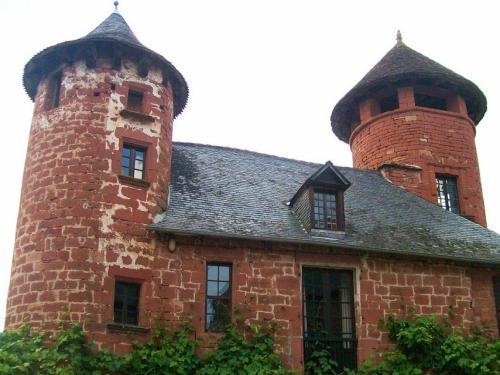 Collonges-la-Rouge - banal Vier