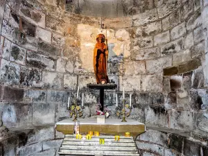 Statue von Saint-Jacques, in der „Abtei“ (© JE)