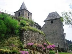 Grand-Vabre - Église de la Vinzelle et son clocher séparé