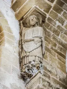 Statue in der Basilika (© J. E)