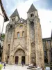 Façade of the Abbey Sainte-Foy (© JE)