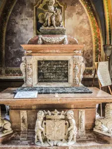 Mausoleum des Herrn von Varambon, in der Kapelle (© J.E)