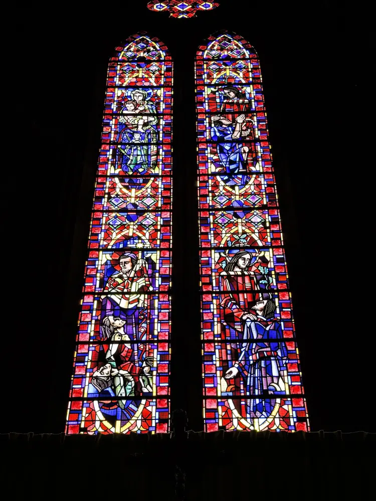 Cornimont - Vitrail central du chœur de l'église de Cornimont (© J.E)