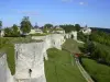 Rampart van de stad - Kant van de deur van Soissons - Coucy-le-Château