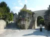 塔のPorte de Soissons - モニュメントのCoucy-le-Château-Auffrique