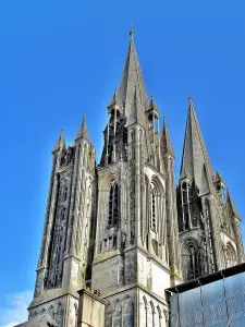 Flèches de la cathédrale (© Jean Espirat)