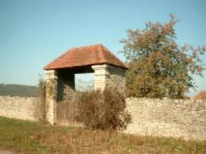 Enter the Courtangy Priory (private property)