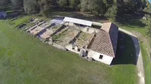 Vista de los cuarteles y la panadería