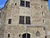 Cusset - fortificazioni vecchia torre prigione (XV secolo) che ospita Oggi il museo