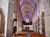 Cusset - Interno della chiesa di Saint-Saturnin la navata