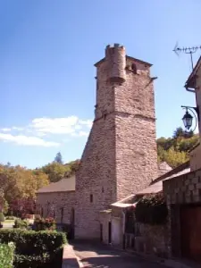 Chiesa Sainte-Cécile - campanile imponente torre nord-ovest