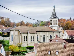 Église Saint-Pierre, vue du temple (© J.E)