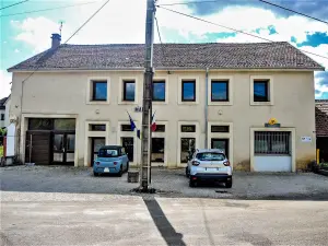 City Hall of Dampierre-sur-Linotte (© JE)