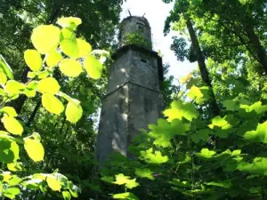 Parco della casa di Notre-Dame du Pouy