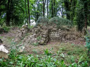 Construction de l'enceinte sud-est de l'ancien château (© J.E)