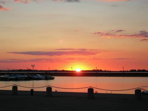 Dienville - Coucher de soleil sur le port de Dienville