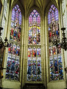 Vitraux de l'abside de la collégiale de Dole (© J.E)