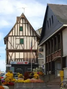 Doué-la-Fontaine - Place Jean Bégault