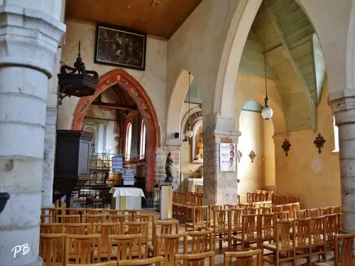 Englos - Intérieur de l'église Sainte-Marie-Madeleine