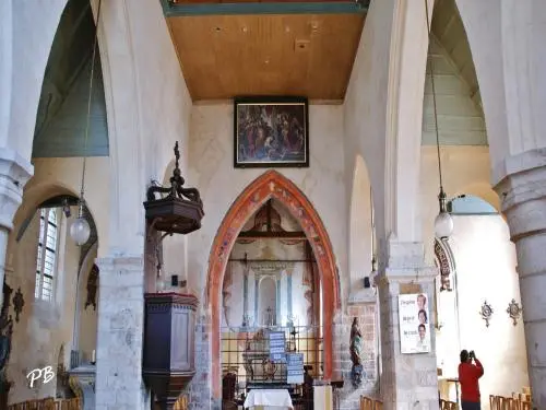 Englos - Intérieur de l'église Sainte-Marie-Madeleine