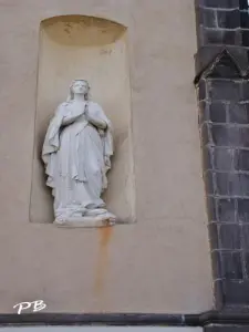 Détail de façade de l'église Saint-Jean-Baptiste