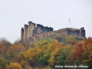Ruinen der alten Burg (© J.E)