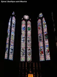 Buntglasfenster der Basilika (© Jean Espirat)
