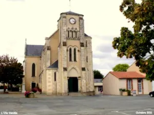 L'Oie y su iglesia del siglo XIX