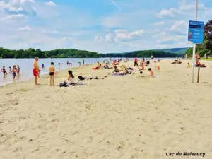 Spiaggia del lago Malsaucy (© Jean Espirat)