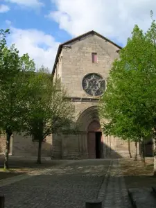 The Saint Etienne collegiate church from the 11th and 15th centuries