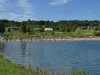 Plage de la base de loisirs à Favières