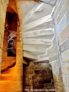 Escalier intérieur de la tour ronde (© Jean Espirat)