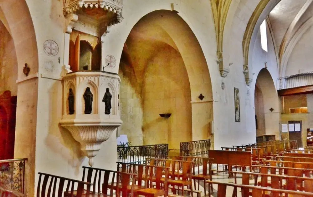 Fontvieille - L'église Saint-Pierre