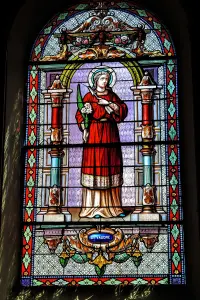 Stained glass window of Sainte-Vaudre (© JE)