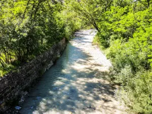 Lagrand - Le Céans, en aval de l'aqueduc (© J.E)