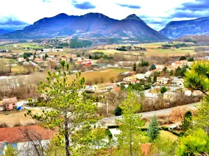 Panorama ouest sur la vallée du Buëch, depuis le chemin de Vieil Eyguians (© J.E)